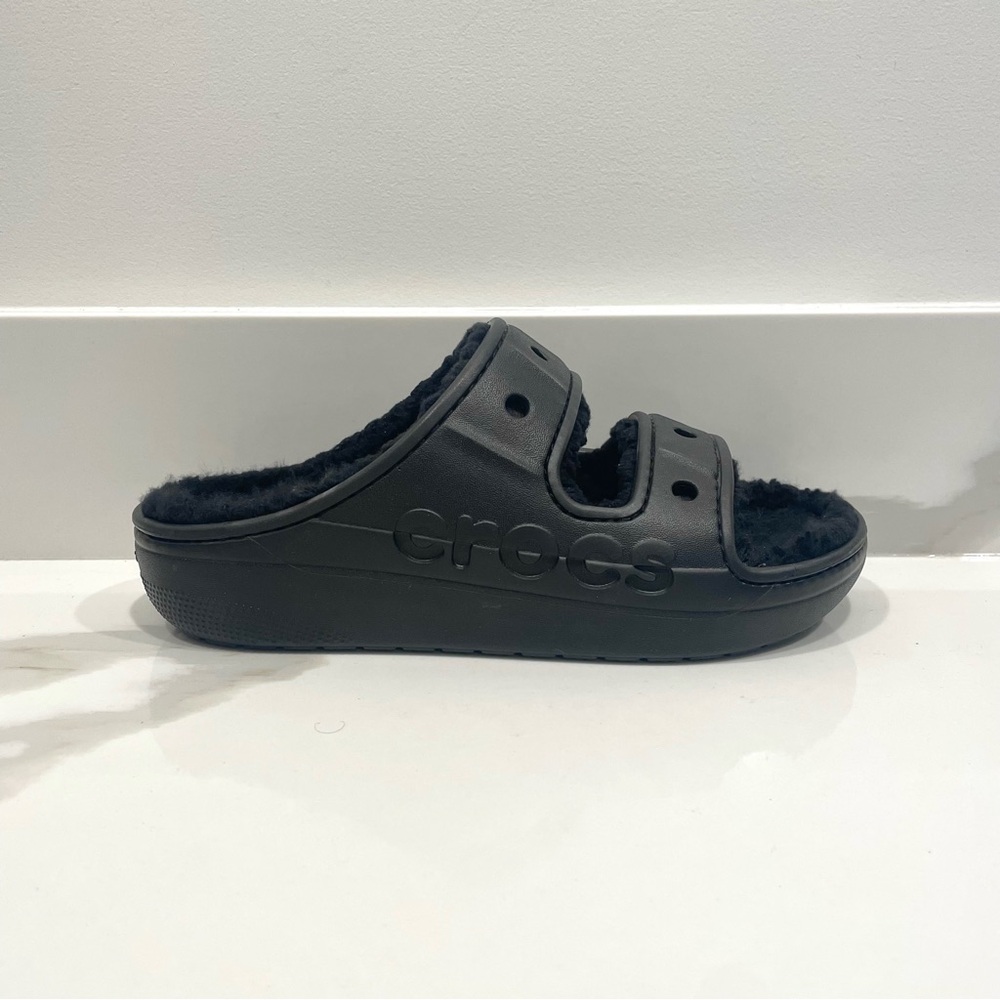 NEW Crocs Black Baya Cozzzy Sandals (size 7)